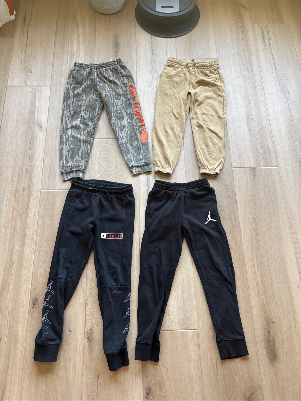 🖤lot of 4 boys size 7 sweatpants🖤